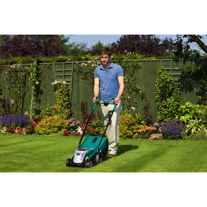 Аккумуляторная газонокосилка Bosch Rotak 32 LI (0600885D06)