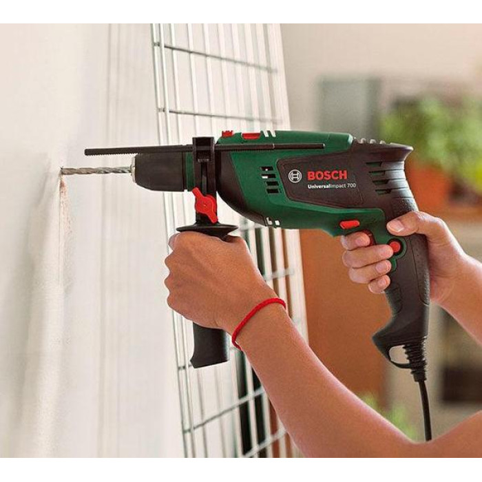 Дриль ударний Bosch UniversalImpact 700, набір з 39 насадок (060313100A)