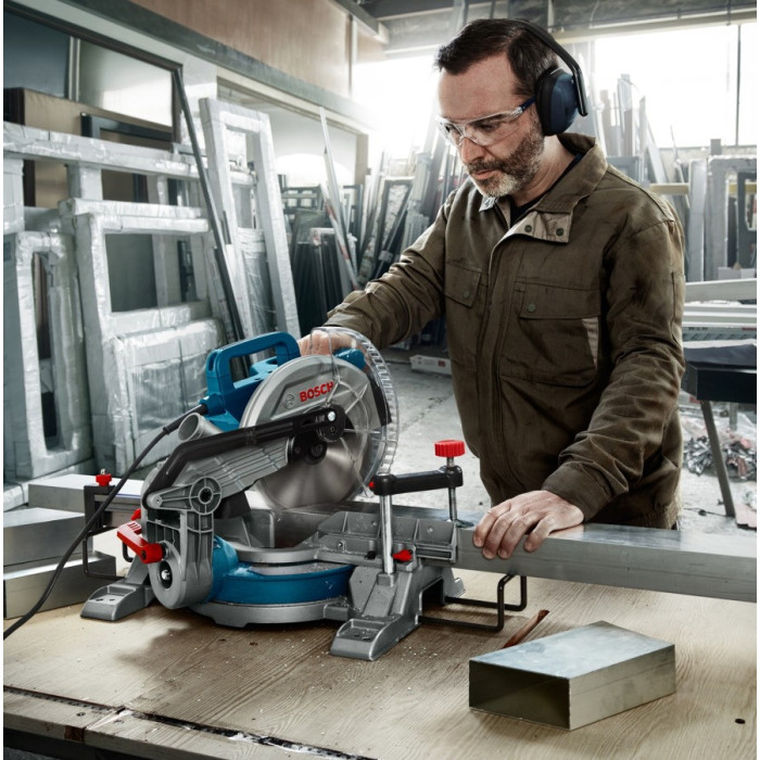 Пила торцювальна Bosch Professional GCM 216 (0601B33000)